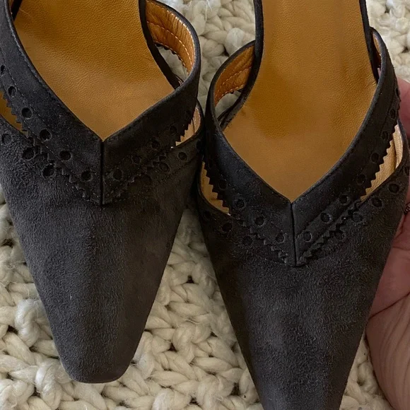 Gorgeous Gucci Heels - Picture 2 of 14